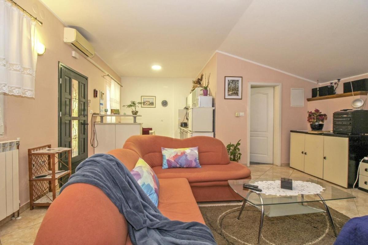 Dalibor In Jakacici - Haus Fuer 2-4 Personen Gračišće Exterior foto